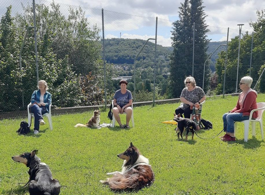 Frau(chen) und Hund (2)